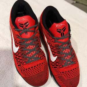 Nike Kobe 9 Elite Low 'University Red' Flyknit Basketball Sneakers